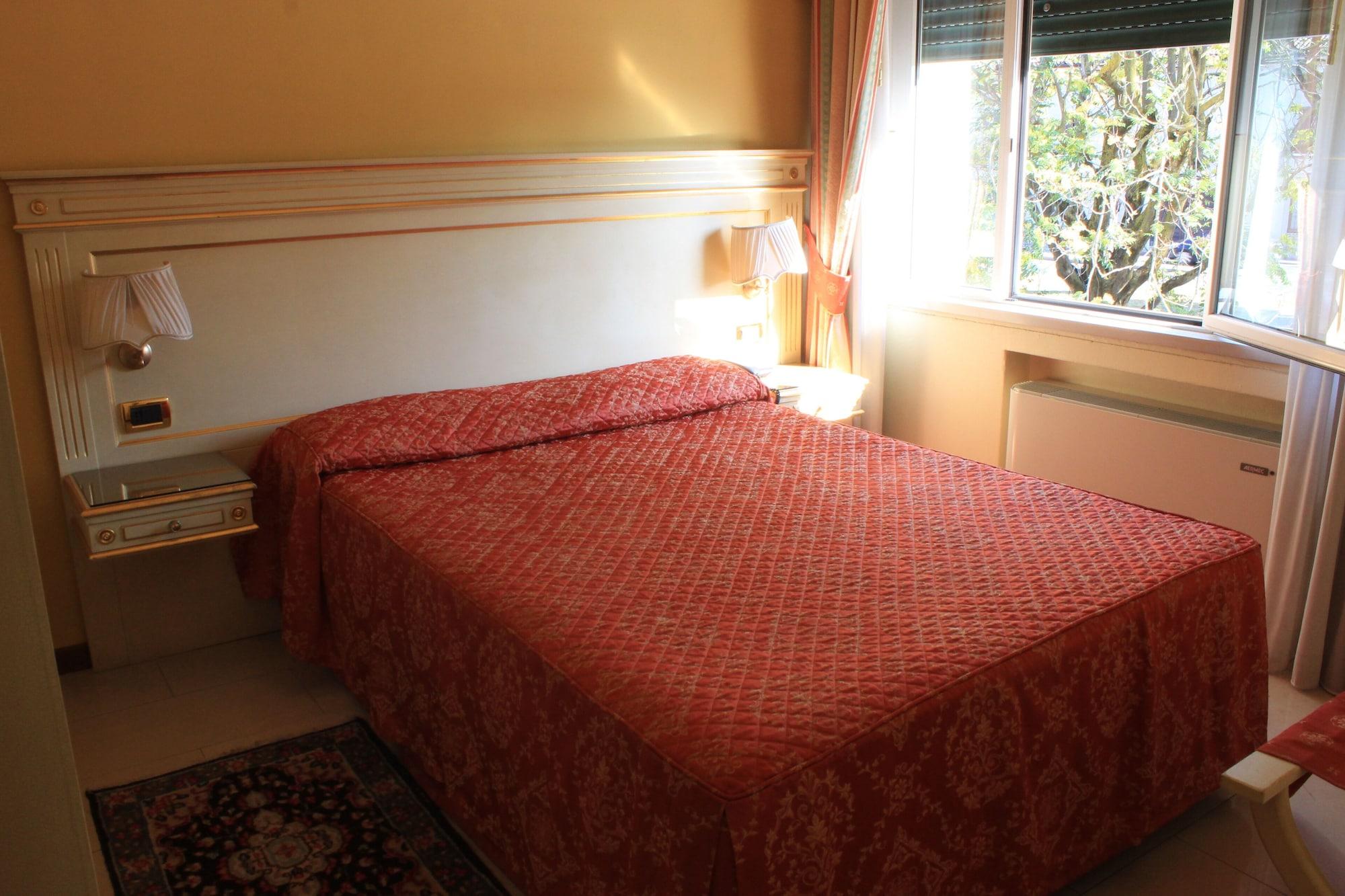 Hotel Estee Desenzano del Garda Kültér fotó