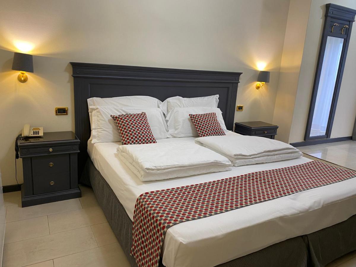 Hotel Estee Desenzano del Garda Kültér fotó