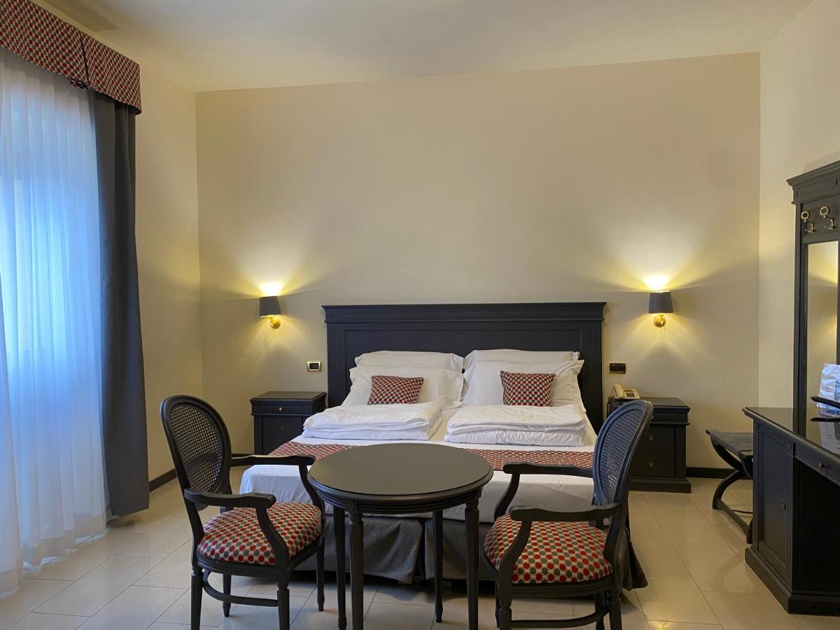 Hotel Estee Desenzano del Garda Kültér fotó