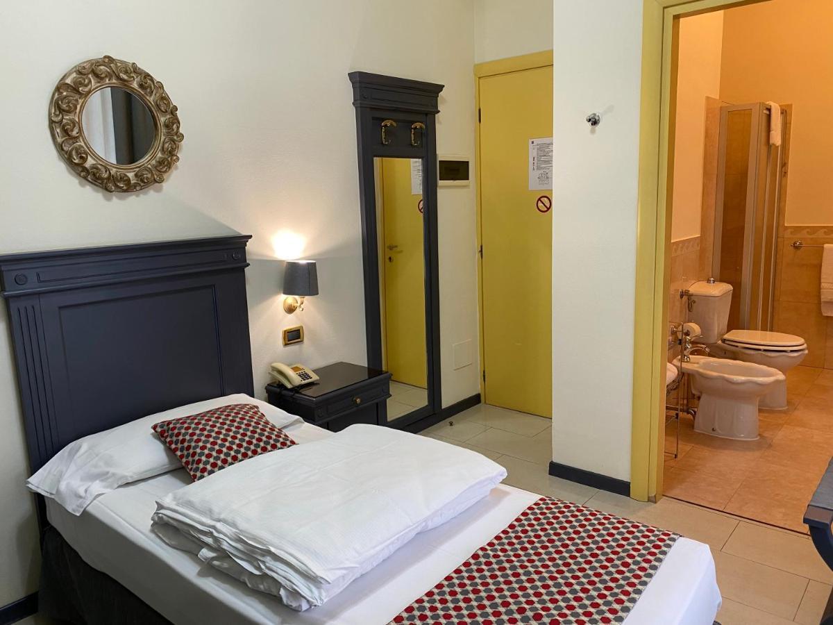 Hotel Estee Desenzano del Garda Kültér fotó