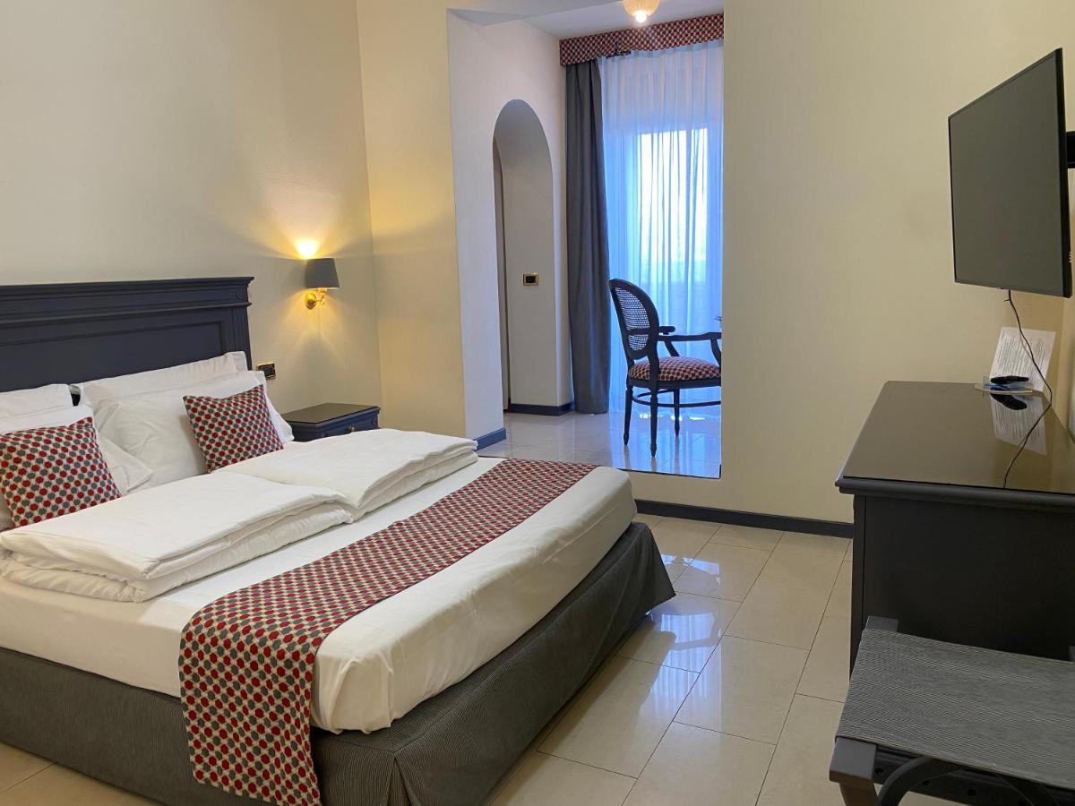 Hotel Estee Desenzano del Garda Kültér fotó