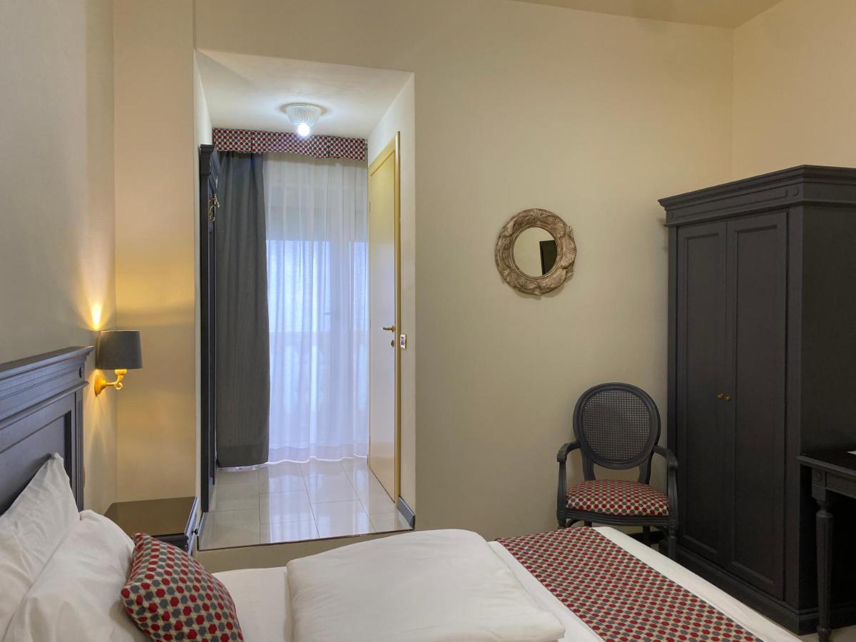 Hotel Estee Desenzano del Garda Kültér fotó