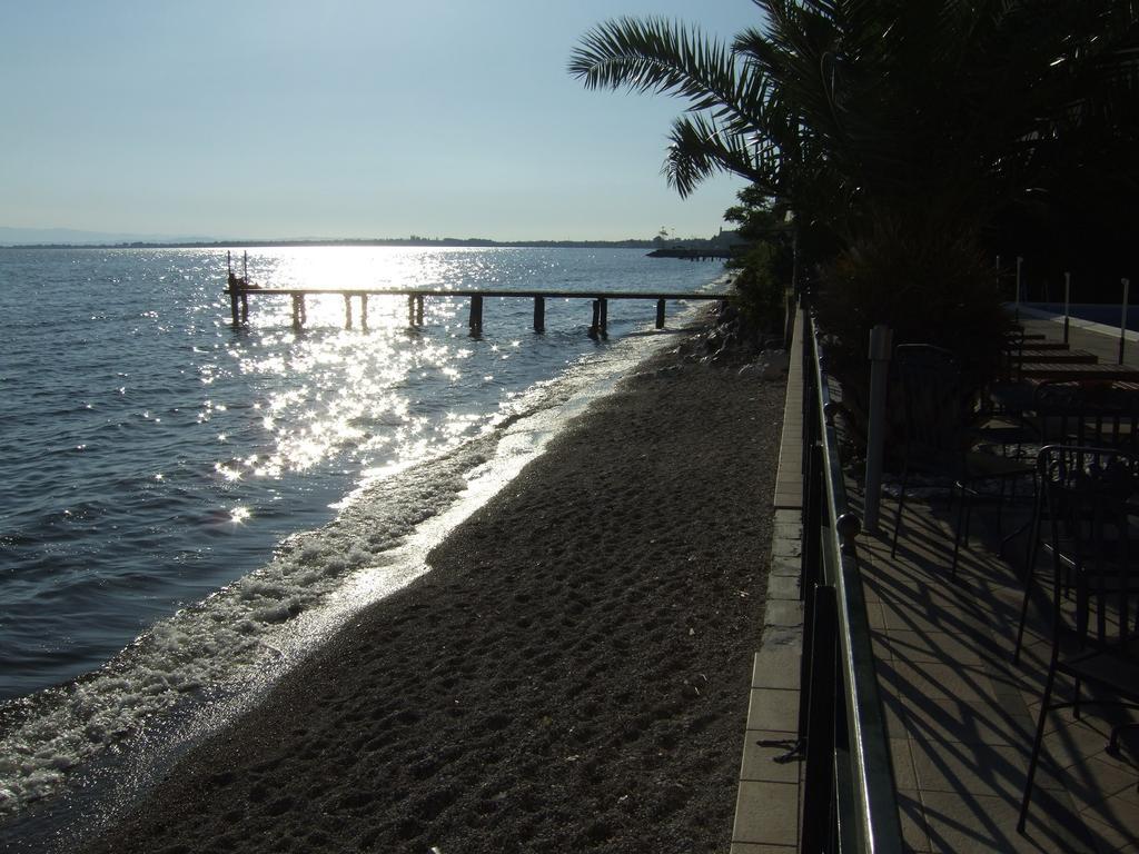 Hotel Estee Desenzano del Garda Kültér fotó