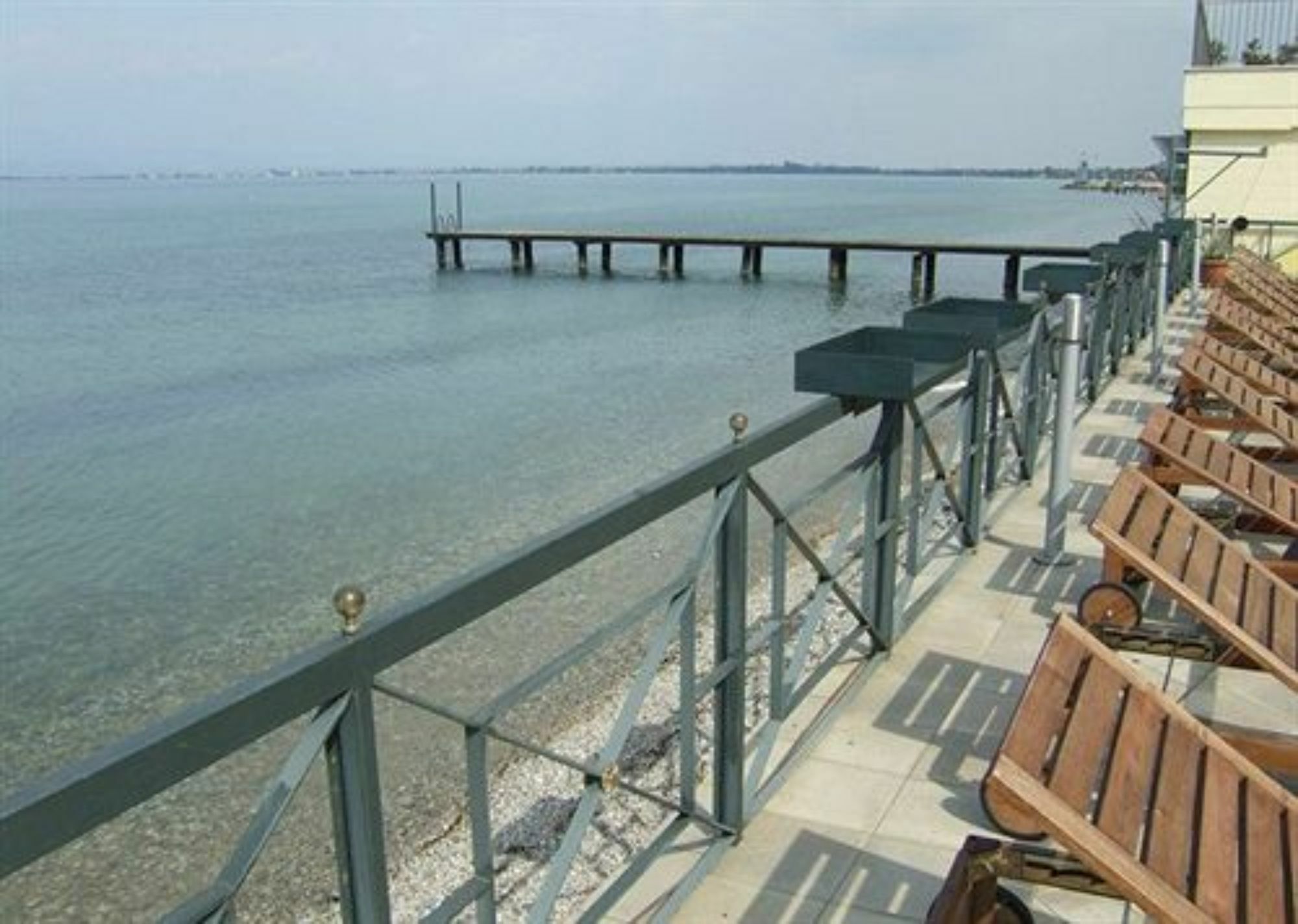 Hotel Estee Desenzano del Garda Kültér fotó