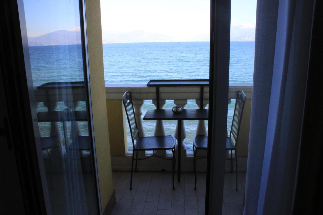 Hotel Estee Desenzano del Garda Kültér fotó
